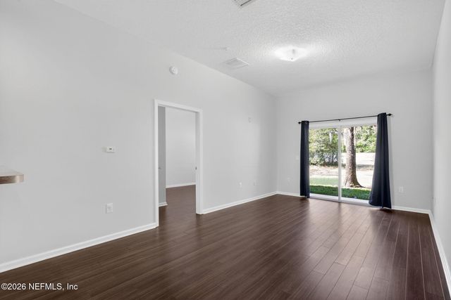 6087 MAGGIES Circle 106, Jacksonville, FL 32244