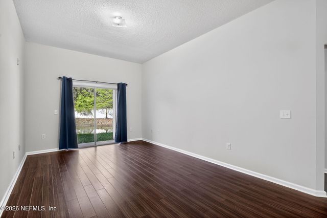 6087 MAGGIES Circle 106, Jacksonville, FL 32244