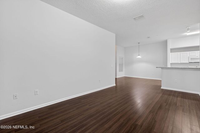 6087 MAGGIES Circle 106, Jacksonville, FL 32244