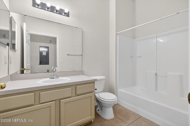 6087 MAGGIES Circle 106, Jacksonville, FL 32244