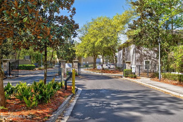 6087 MAGGIES Circle 106, Jacksonville, FL 32244