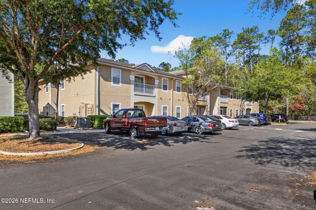 6087 MAGGIES Circle 106, Jacksonville, FL 32244