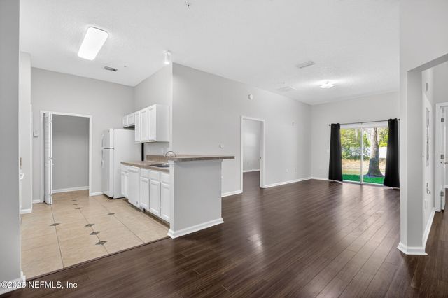 6087 MAGGIES Circle 106, Jacksonville, FL 32244