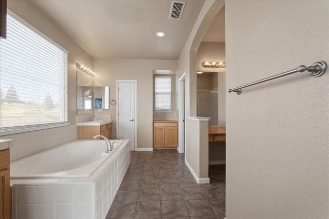 4445 Spyglass Dr, Stockton, CA 95219