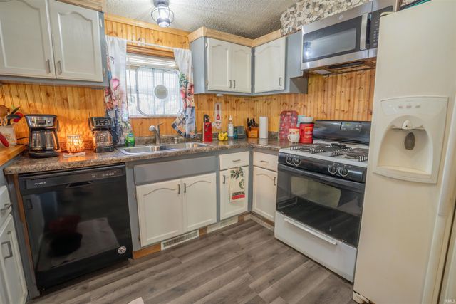 7162 E Washburn Drive, Monticello, IN 47960