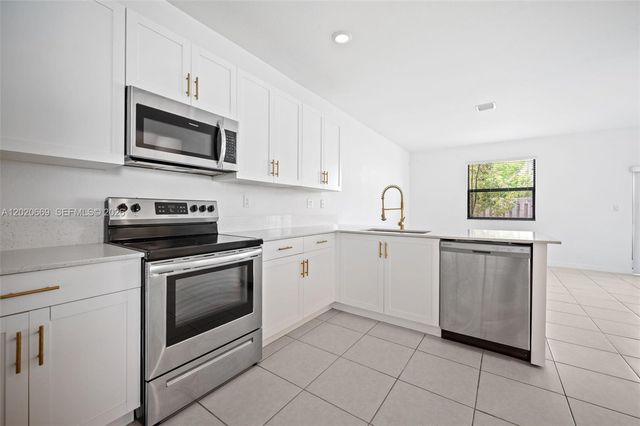 11945 SW 245th Ter, Homestead, FL 33032