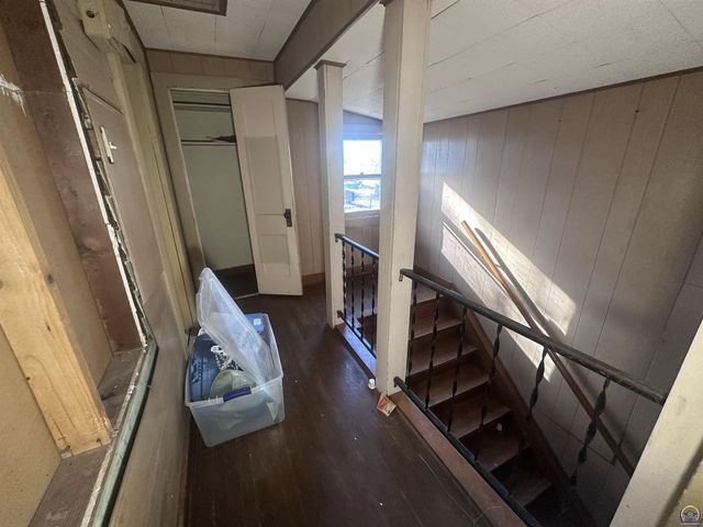 1911 SE Iowa AVE, Topeka, KS 66607