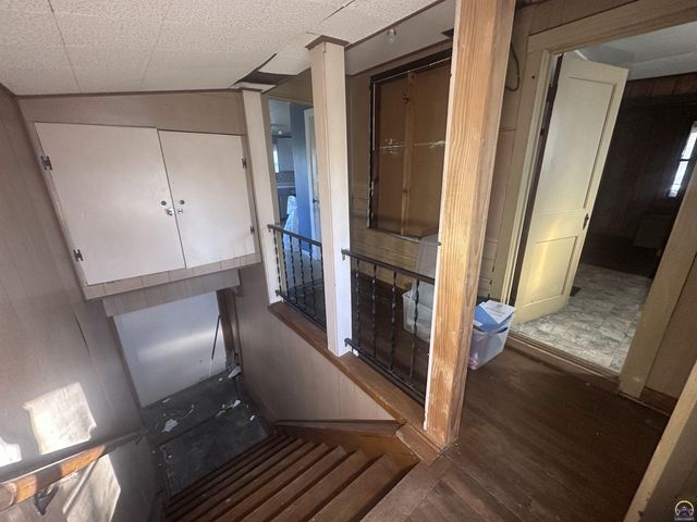 1911 SE Iowa AVE, Topeka, KS 66607