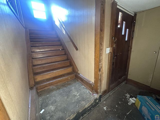 1911 SE Iowa AVE, Topeka, KS 66607