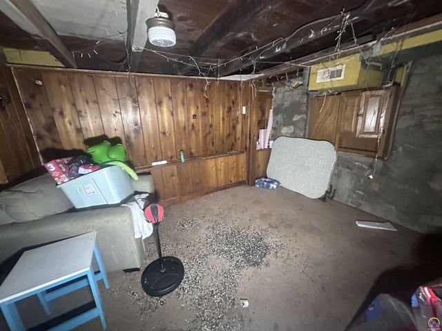 1911 SE Iowa AVE, Topeka, KS 66607