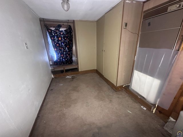 1911 SE Iowa AVE, Topeka, KS 66607