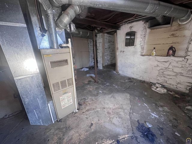 1911 SE Iowa AVE, Topeka, KS 66607