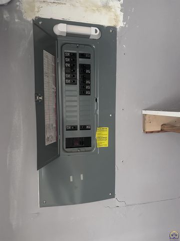 1911 SE Iowa AVE, Topeka, KS 66607