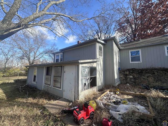 1911 SE Iowa AVE, Topeka, KS 66607