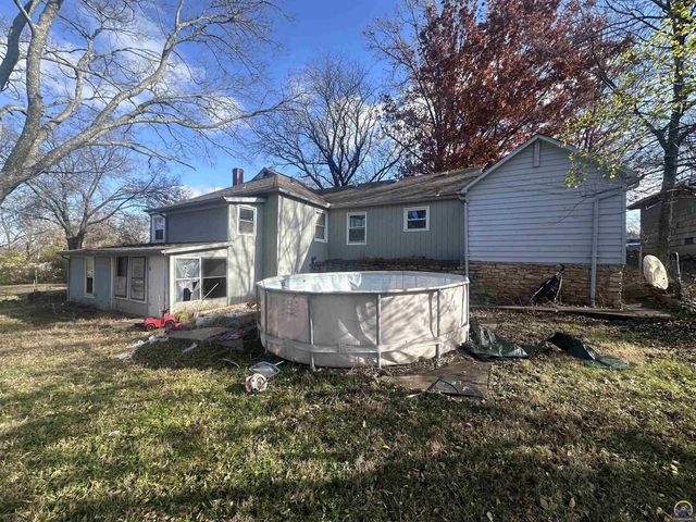 1911 SE Iowa AVE, Topeka, KS 66607