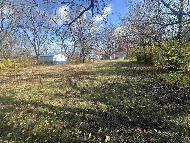 1911 SE Iowa AVE, Topeka, KS 66607