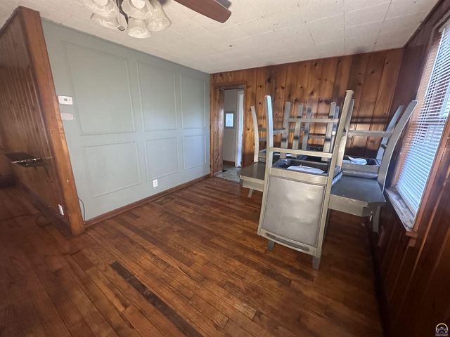 1911 SE Iowa AVE, Topeka, KS 66607