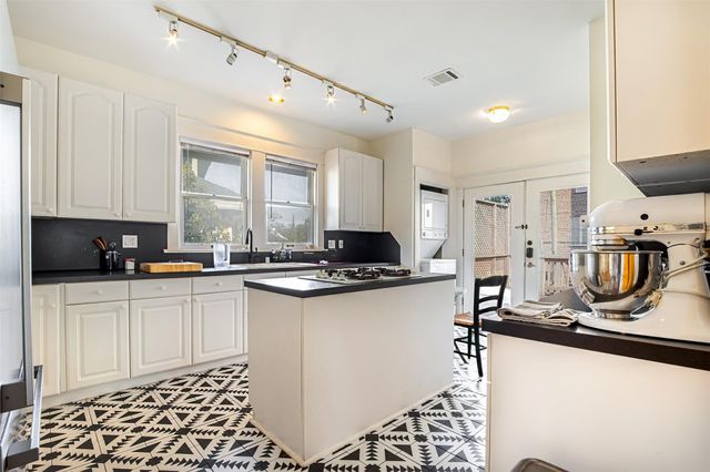 528 Hawthorne Street, Houston, TX 77006