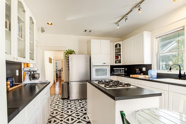 528 Hawthorne Street, Houston, TX 77006