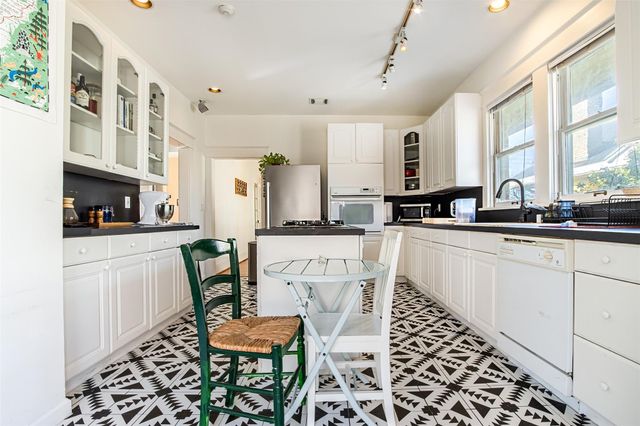 528 Hawthorne Street, Houston, TX 77006