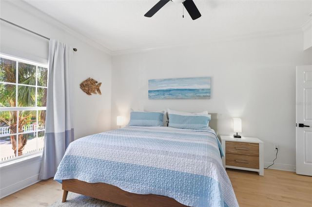 4006 5TH AVENUE, Holmes Beach, FL 34217
