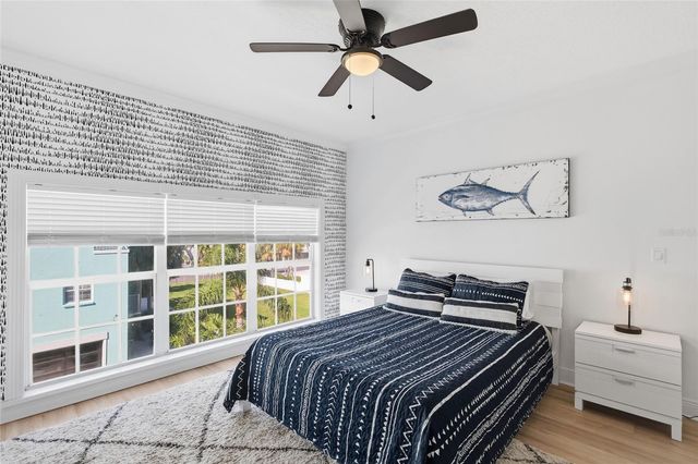 4006 5TH AVENUE, Holmes Beach, FL 34217