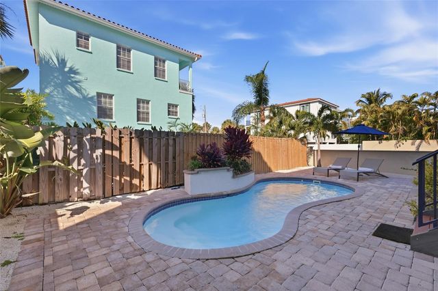4006 5TH AVENUE, Holmes Beach, FL 34217