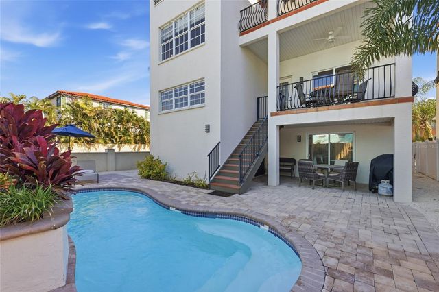 4006 5TH AVENUE, Holmes Beach, FL 34217