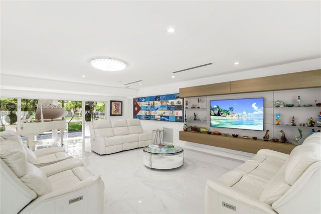 12401 SW 72nd Ave, Pinecrest, FL 33156