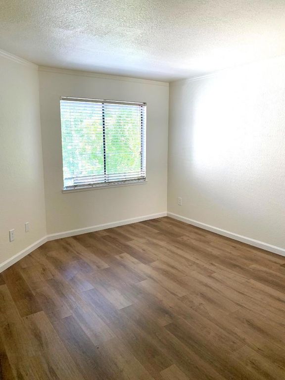 Image 7 of property listing at 1672 Branham Park Place, San Jose, CA 95118