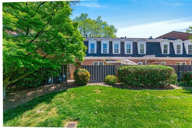 9 Scotland Place NW, Atlanta, GA 30318
