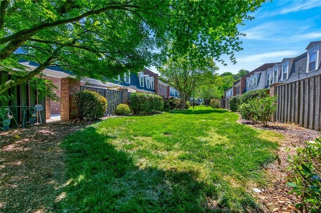 9 Scotland Place NW, Atlanta, GA 30318