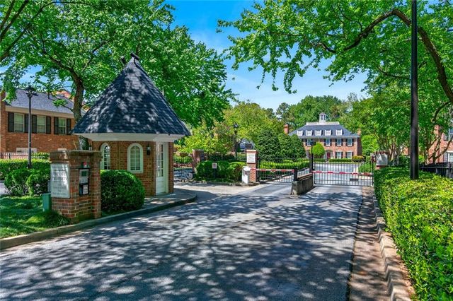9 Scotland Place NW, Atlanta, GA 30318