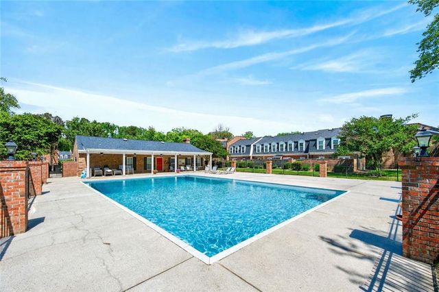 9 Scotland Place NW, Atlanta, GA 30318