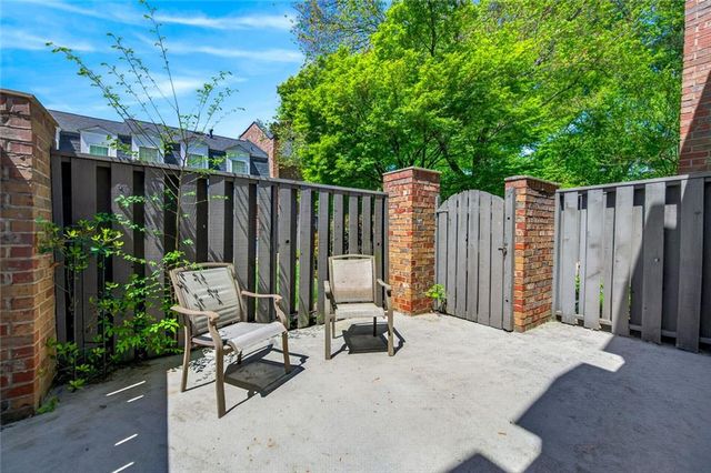 9 Scotland Place NW, Atlanta, GA 30318