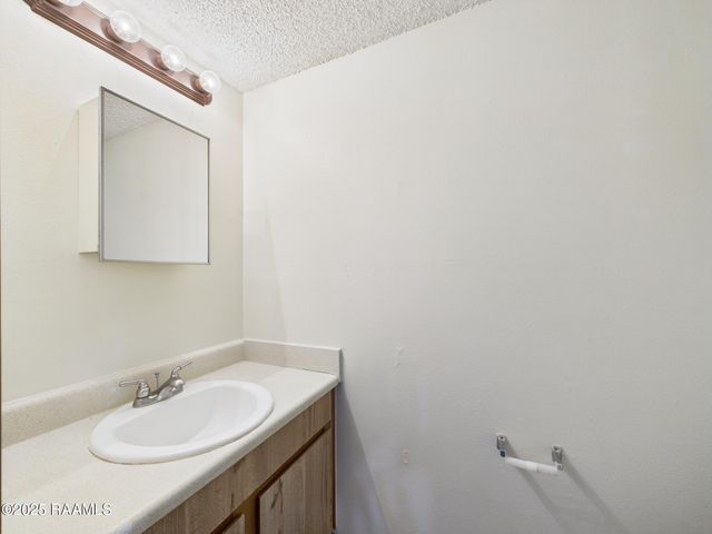 201 High Meadows Boulevard 220, Lafayette, LA 70507