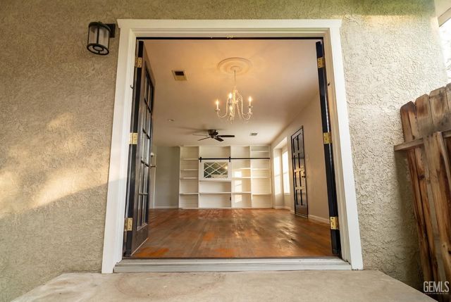 3029 Spruce Street, Bakersfield, CA 93301