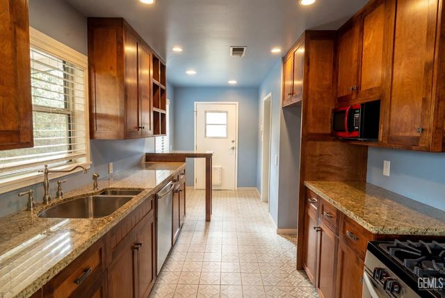 3029 Spruce Street, Bakersfield, CA 93301