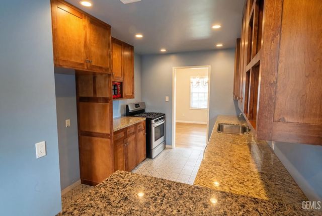 3029 Spruce Street, Bakersfield, CA 93301