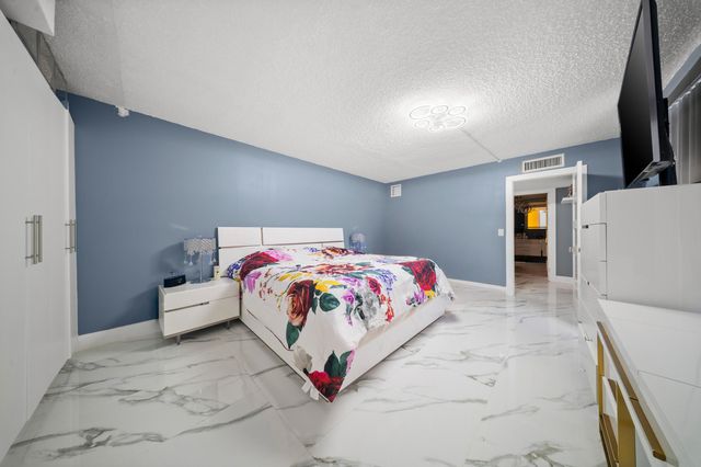 1524 FOREST LAKES Circle A, West Palm Beach, FL 33406