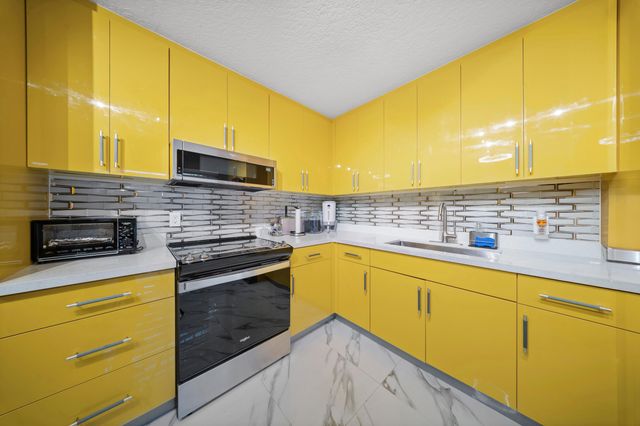 1524 FOREST LAKES Circle A, West Palm Beach, FL 33406