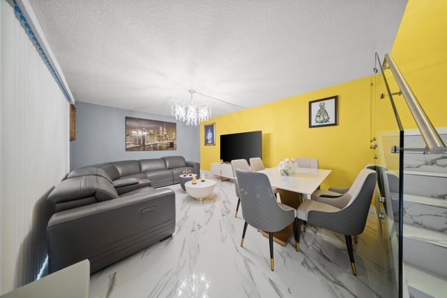 1524 FOREST LAKES Circle A, West Palm Beach, FL 33406
