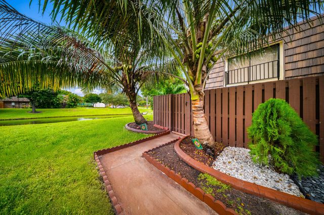 1524 FOREST LAKES Circle A, West Palm Beach, FL 33406