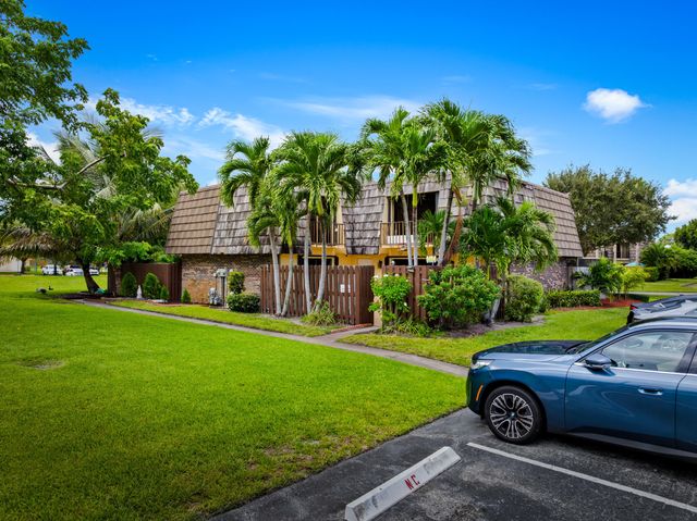 1524 FOREST LAKES Circle A, West Palm Beach, FL 33406