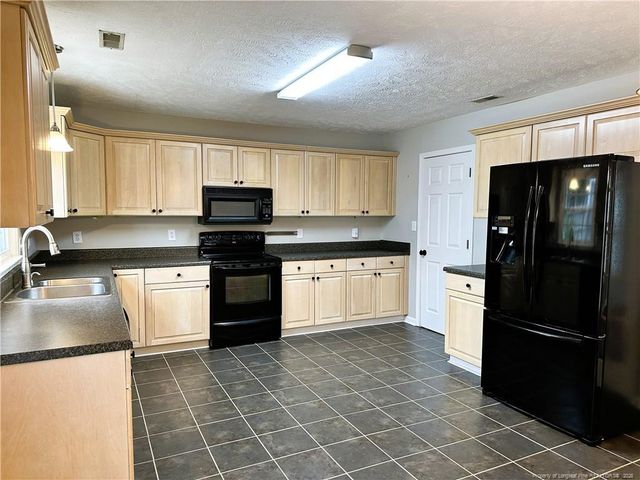 2940 Amelia Drive, Fayetteville, NC 28304