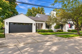 1843 Manchester Boulevard, Grosse Pointe Woods, MI 48236