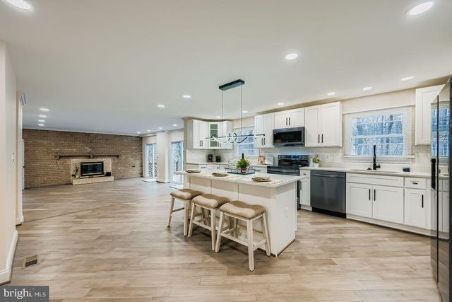 2 HOUNDSTOOTH CT, Owings Mills, MD 21117