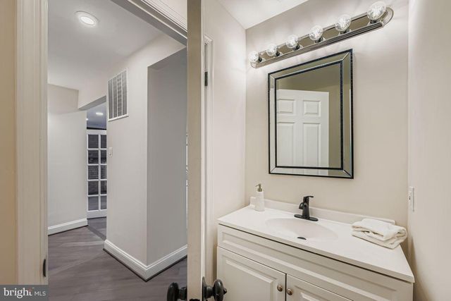 2 HOUNDSTOOTH CT, Owings Mills, MD 21117