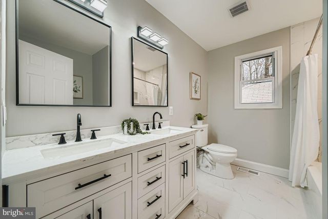 2 HOUNDSTOOTH CT, Owings Mills, MD 21117