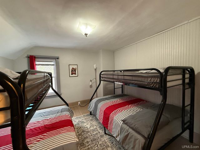 402 Lake Avenue, Ironwood, MI 49938